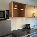50 M2 T2 Au Calme, Lumineux, Confortable, Cosy, Climatise, Privatif Avec Parking Gratuit Et Terrasse