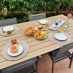 50 M2 T2 Au Calme, Lumineux, Confortable, Cosy, Climatise, Privatif Avec Parking Gratuit Et Terrasse